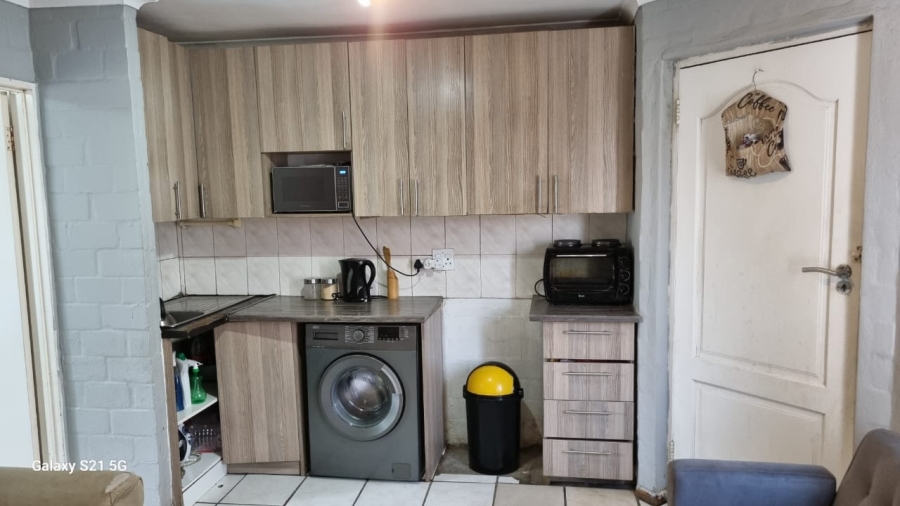 To Let 1 Bedroom Property for Rent in Table View Western Cape